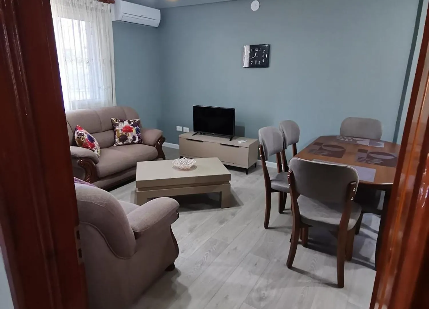 Leatis Apartment ドゥラス