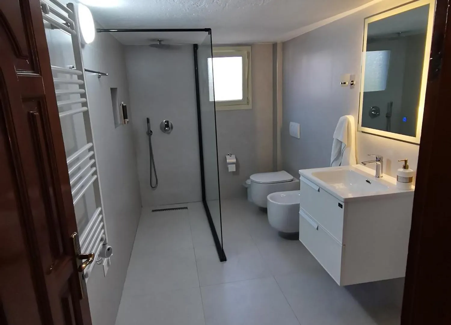 Leatis Apartment ドゥラス アルバニア
