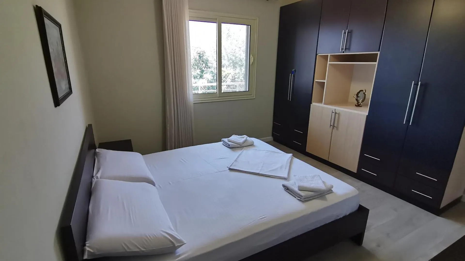 Leatis Apartment ドゥラス