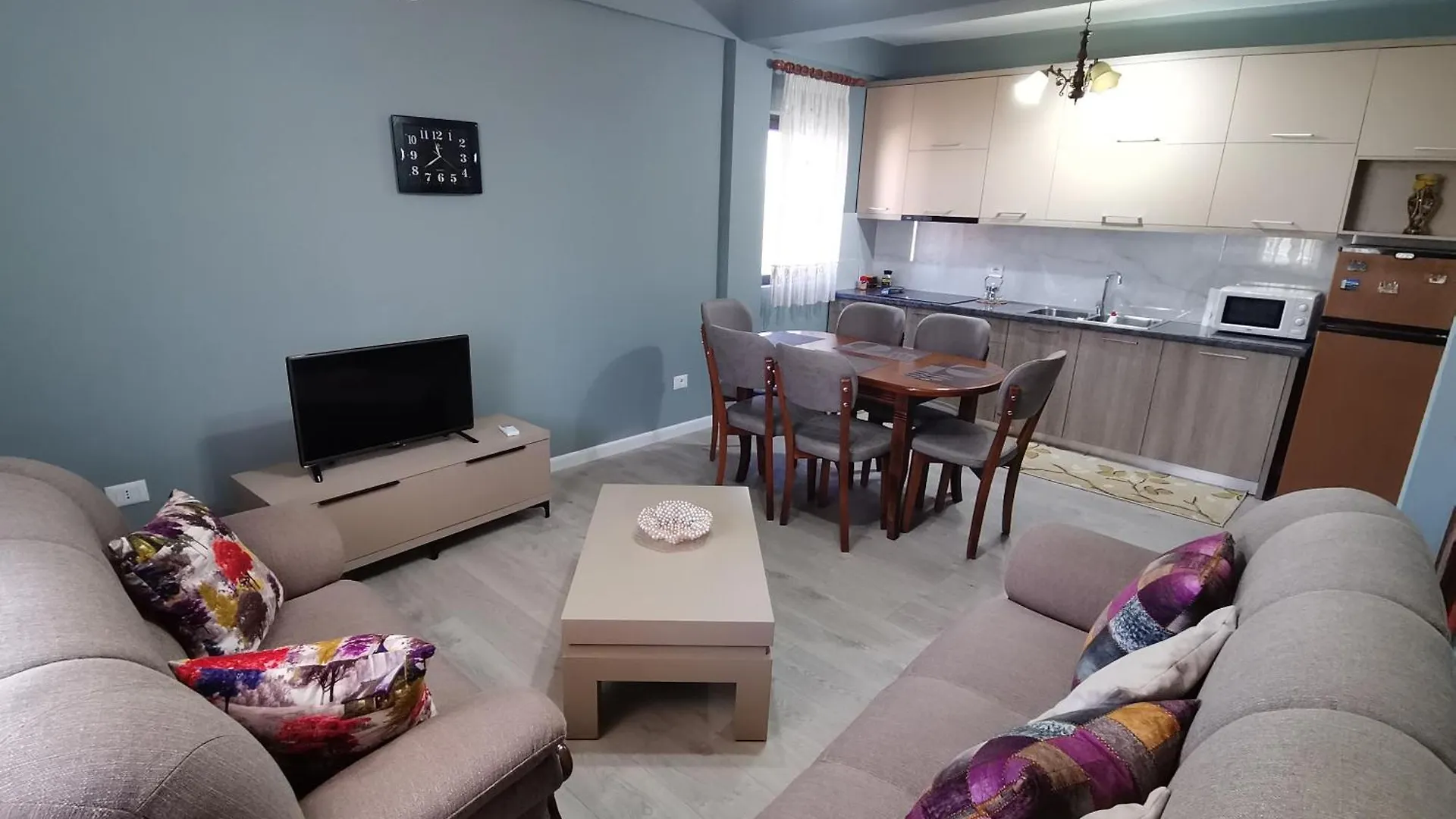 Leatis Apartment ドゥラス